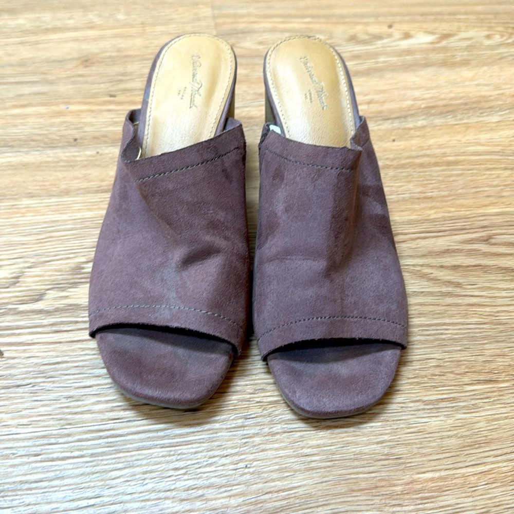 Brown suede clog